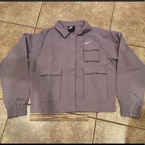 Nike Women’s Purple Grape Long sleeve Zipper Shirt Jacket Size Medium New Tag